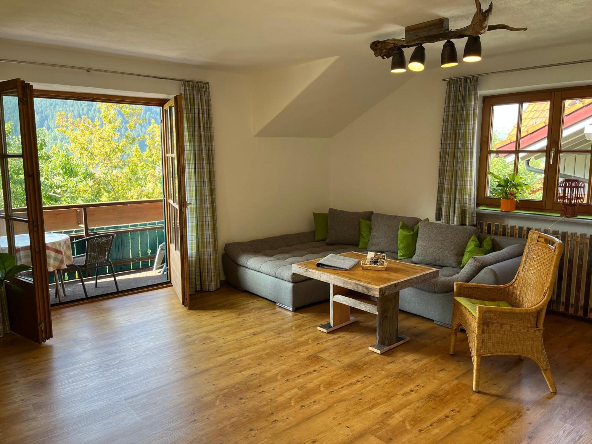 Alpenstyle Mit Suedbalkon In Geisteier's Hues Apartment
